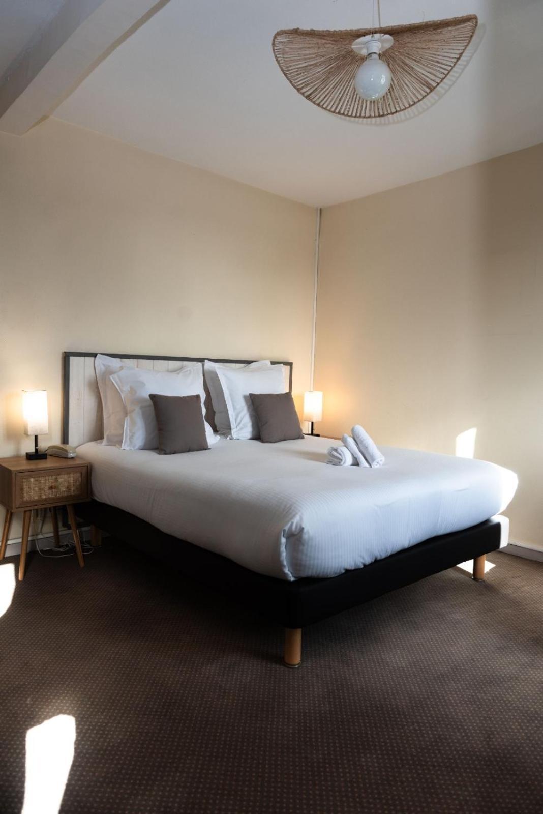 Hotel Le Lion D'Or Bernay  Zewnętrze zdjęcie
